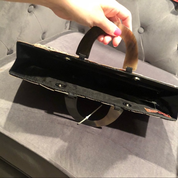 Textured Handbag - Picture 3 of 4